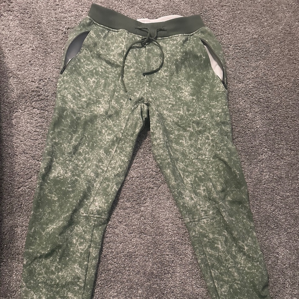 Used Lululemon men’s joggers